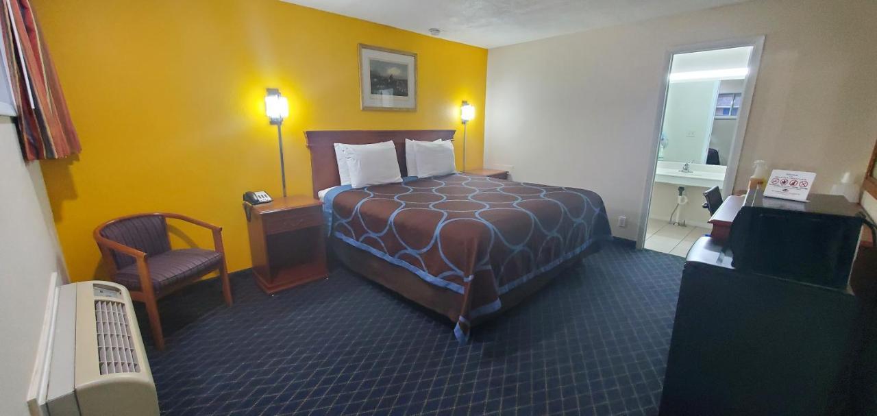 American Inn Motel Pratt Esterno foto