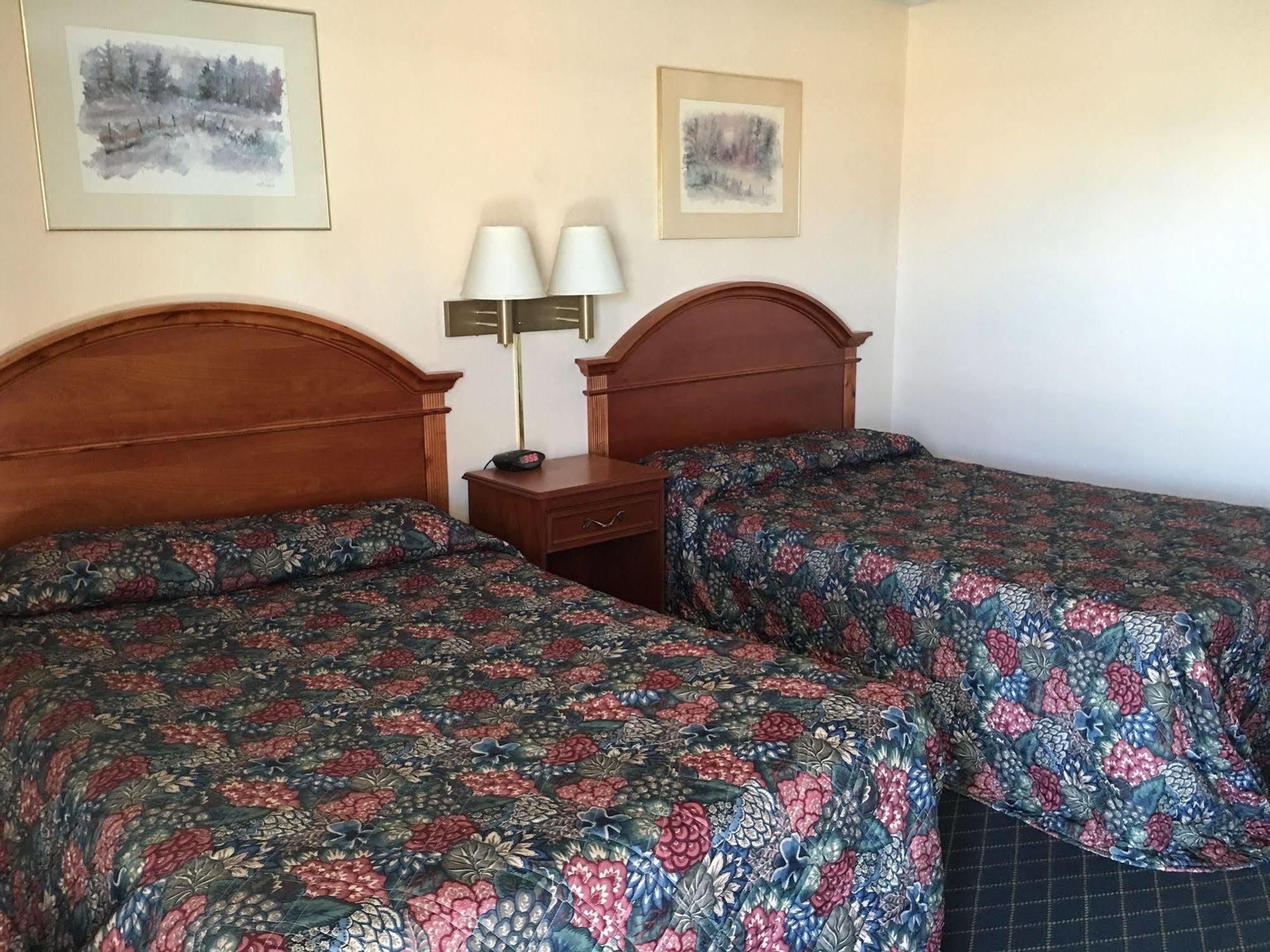 American Inn Motel Pratt Esterno foto